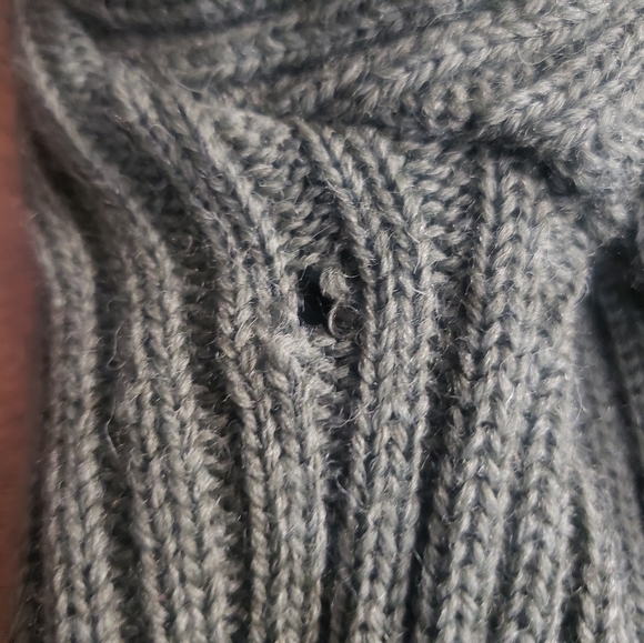 Military issues wool sweater army green. - Picture 9 of 9